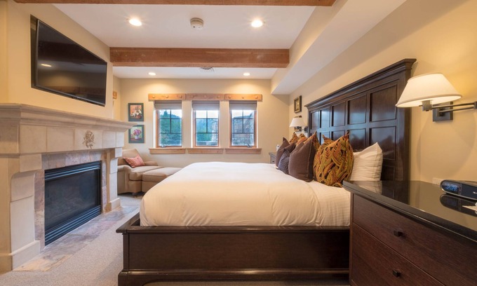 Deer Valley Apartment | Three Bedroom Suite 3 Apartment Hotel by Redawning