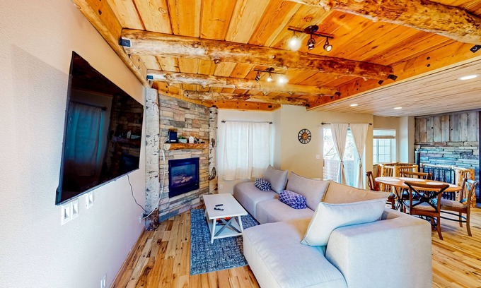 Ponderosa Trails House | Three-story mountain-view home with fireplaces, washer/dryer, AC, dog-friendly!