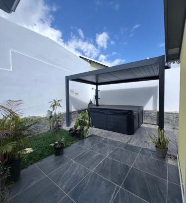 Saint-Gilles-les Hauts Apartment | Ti case muguets
