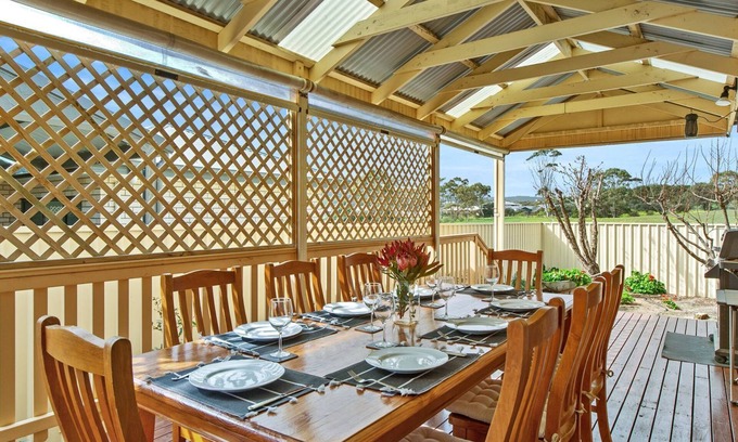 Normanville House | Ti Na Mara - 20 Resolute Avenue, Normanville