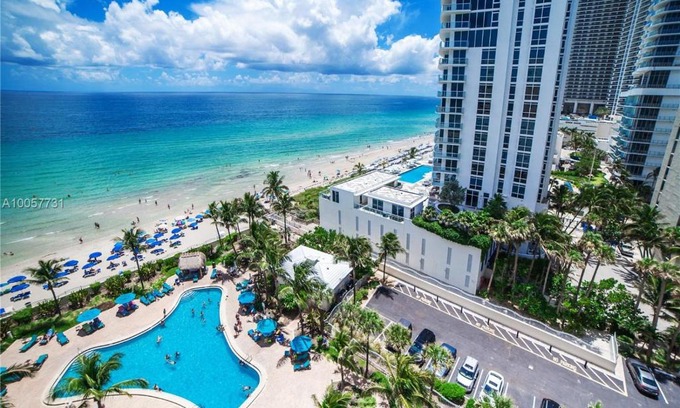 Hollywood South Central Beach Apartment | Tides Apt on Hollywood Beach