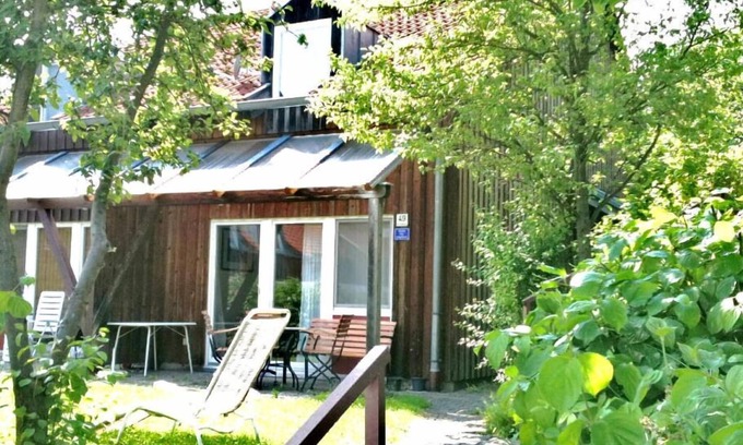 Zandt Apartment | Tie-friendly vacation home with garden and infrared sauna