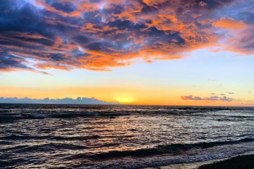 Kahaluu Bay House | Tiki Hale Lua at the Surf and Racquet Club
