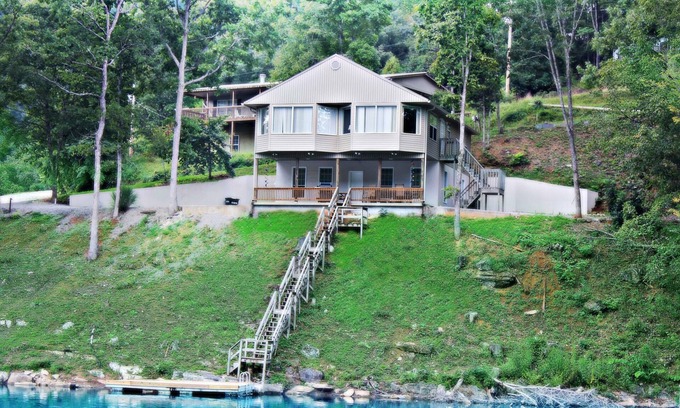 Big Creek House | Tiltn Hiltn Beautiful lake home on Lake Norris in Lafollette, TN