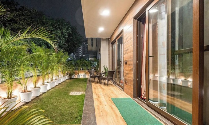 Sector 51 Hotel | TIM Sector 51, ARTEMIS HOSPITAL 1 min walk, FORTIS & MEDANTA 4 mins drive