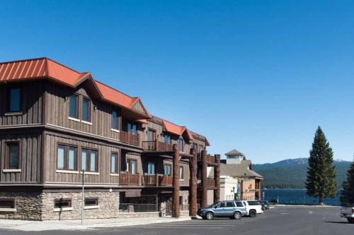 McCall House | TimberCrest Downtown Lakeview Condo South by Casago McCall - Donerightmanagement