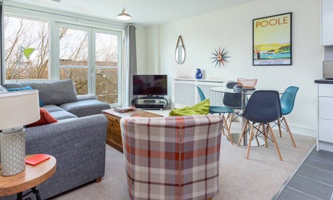 Poole Apartment | Time and Tide