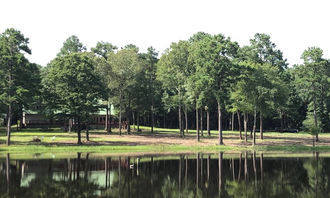 Livingston House | Time to relax! Private Lakefront Retreat