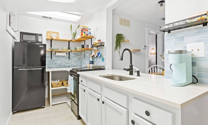 Clearwater Cottage | Tiny Cottage nLocation, Location, Location.n