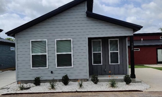 Centerton House | Tiny Home near MTB Trails, Wal-Mart HQ, Sleeps 6