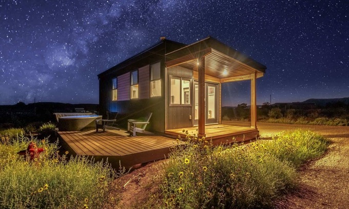 Kanab House | Tiny Home w/Panoramic Views, Hot Tub, Near Zion
