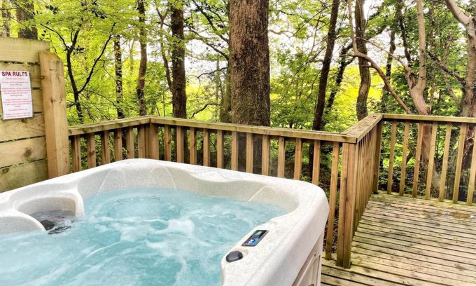 Llanybri Ski Chalet | Tiny House-Hot Tub-St Clears-Pembrokeshire-Tenby