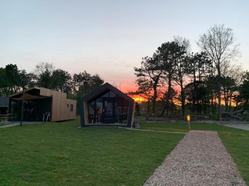 Callantsoog House | Tiny House in het groen, aan zee met privé Hottub