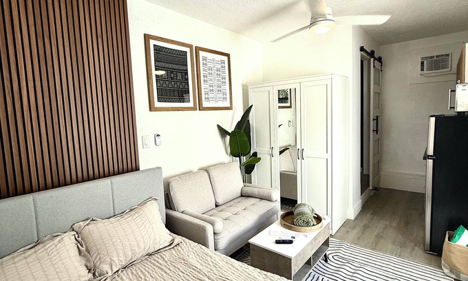 United Central Apartment | Tiny Studio Apartment Near St. Pete’s Vibrant Grand Central District