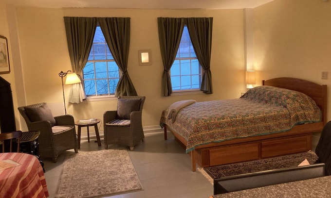Belfast Apartment | Tiny Tuck-in - Downtown Belfast