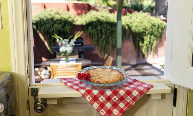 Paso Robles Cottage | Tipsyon12th |Walk2DT| Pet friendly
