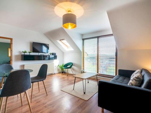 Belfast Apartment | Titanic View Penthouse - Gated complex - Parking