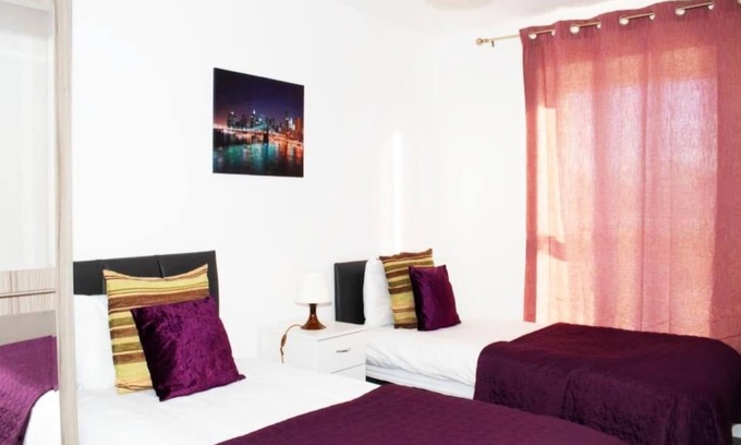 West Thurrock Apartment | TMS Beautiful 2BR Apartment! Ensuite! Lakeside
