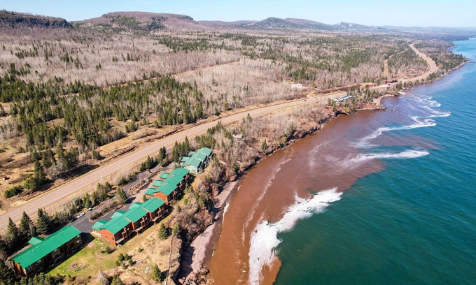 Tofte Apartment | Tofte Tranquility: Lakefront Townhome w/Balcony!