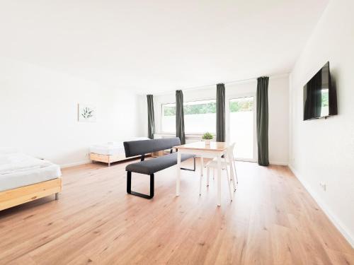 Buchholz Apartment | Tolstov Apartments - 3 Room Apartments with Balcony - 25 min Messe DUS