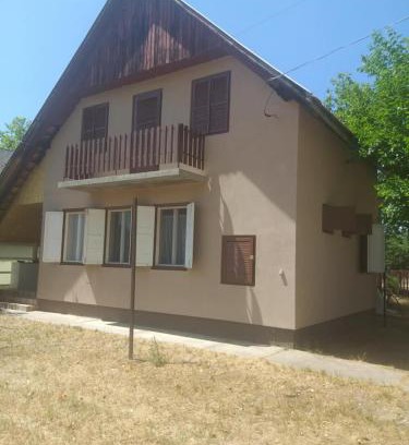 Gyomro House | Tomi Vendégház