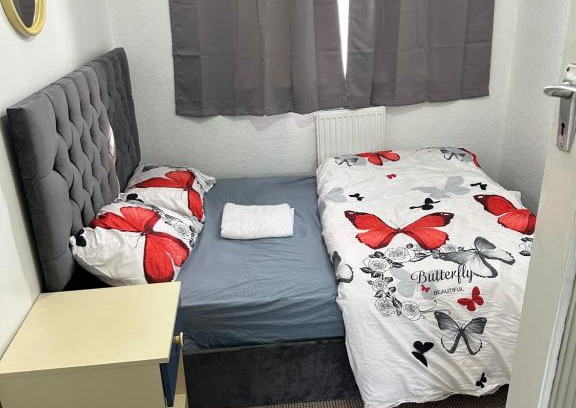 Greenwich Apartment | Tomla Inn-3 Beds House - 6 people sleeps-Greenwich Holiday Short Let