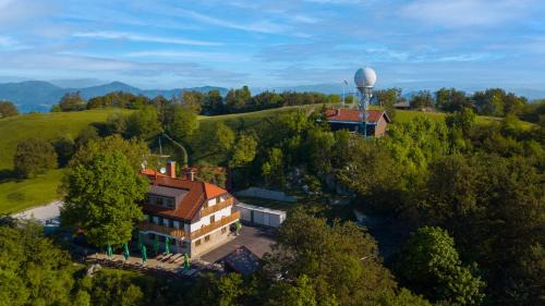Bostanj Hotel | Tončkov dom na Lisci