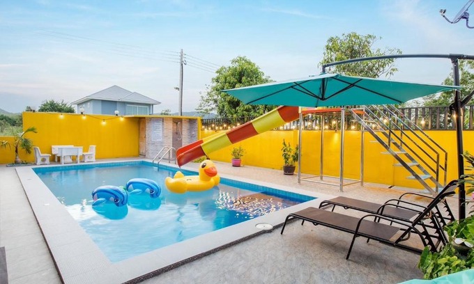 Hua Hin Resort | Ton Hom Pool Party