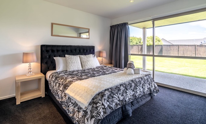 Wanaka Apartment | Toodle's Wanaka Luxury with Mountain Views