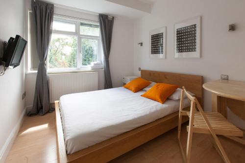Graveney House | Tooting Rooms & Studio by PrimeCityHosts
