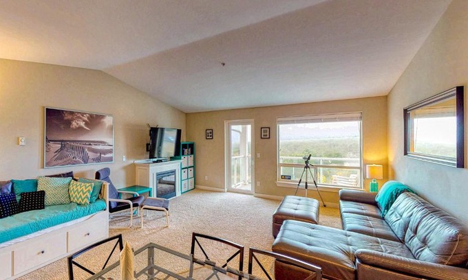 Westport Apartment | Top Floor - All The Views - 2 Bed 2 Bath Apartment in Westport