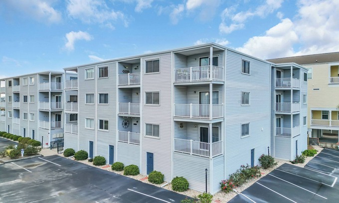 North Myrtle Beach Condo | Top Floor-Corner Unit-2BD Ocean View-Elevator and Outdoor Pool
