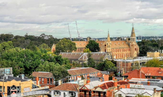 Abbotsford House | Top floor Zen apartment on the Yarra river!