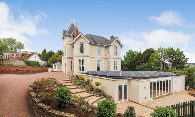 Torquay City Centre Villa | Torbay Rise. Seaside Villa with outstanding family facilities