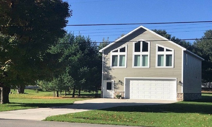 Rapid City Apartment | Torch Lake Bunk House - 15 minutes to Great Lakes Equestrian Festival