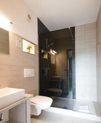 Zella-Mehlis Hotel | Toschis Station-Motel-Wirtshaus-an der Autobahn-Bowling