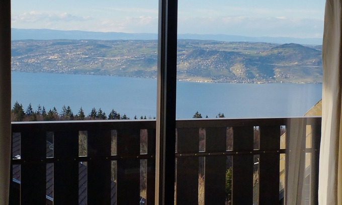 Thollon-les-Memises Apartment | Tout Schuss summer and winter Building le SCHUSS Apartment lake view