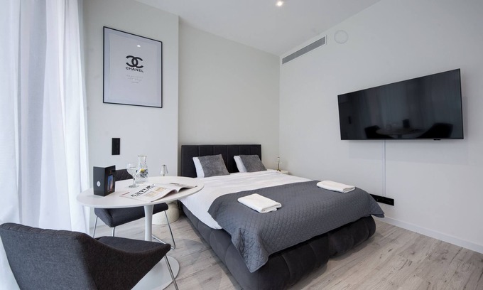 Centrum Apartment | Towarowa Towers Residences