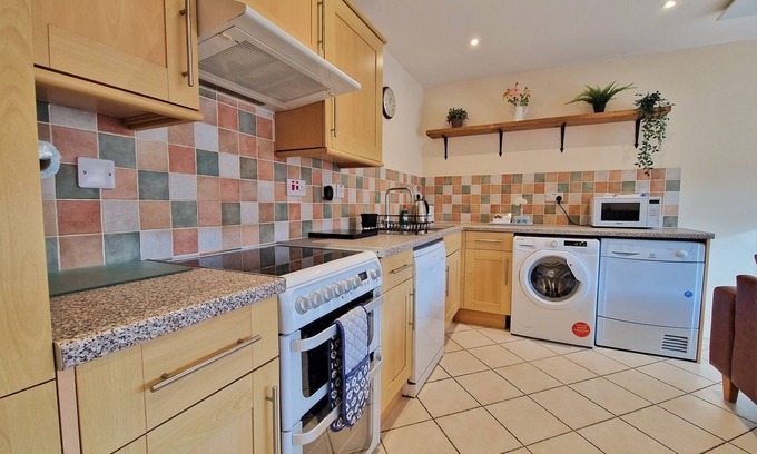 Ivinghoe Cottage | Town End - an one bedroom (larger) that sleeps 2 guests in 1 bedroom