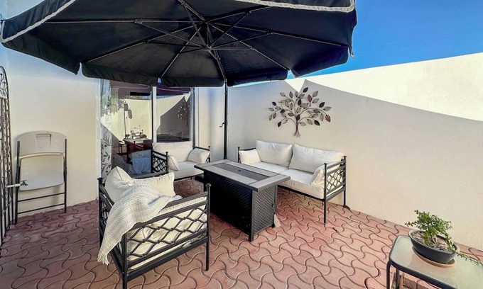 Centro House | Town & Shore Escape 3BR Haven