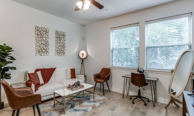 North University Apartment | Townhome 3BR Next to UT W Garage 4193