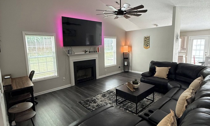 Greensboro House | Townhome Close To Everything