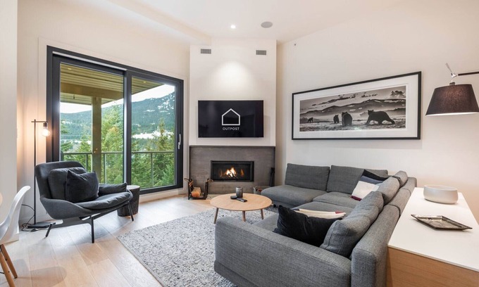 Blueberry Hill Condo | Townhome | Pets | BBQ | Free park | SmartTV | Wifi