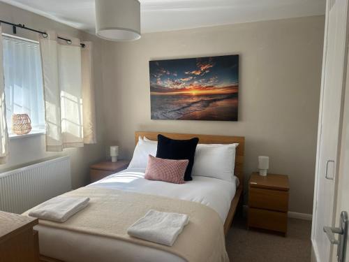 Atlantic Wharf House | Townhouse near Cardiff Bay and City Centre with Garden and Parking