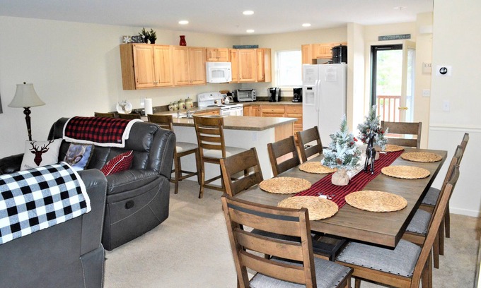 Bridgton House | TOWNHOUSE RETREAT AT PLEASANT MOUNTAIN - SKI IN/SKI OUT
