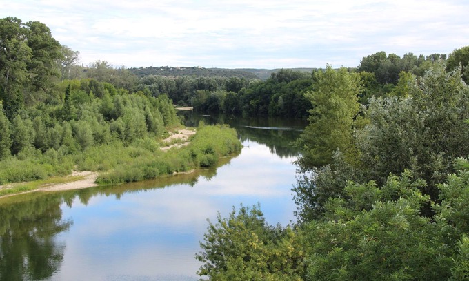 Remoulins House | Townhouse with direct view of the Gardon