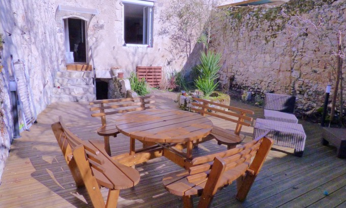 Casteljaloux House | Townhouse with inner courtyard
