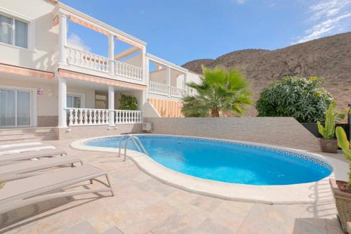 Los Cristianos Villa | Townhouse with private pool!