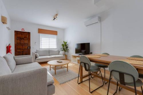 Lagos House | Townhouse with Stunning Sea Views and Terrace