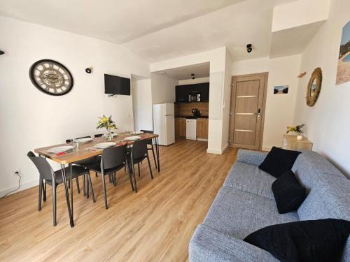Lecci Apartment | Très bel appartement T3 dans résidence hotellière "Fiori Di Cala Rossa"